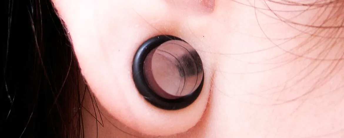 Como cerrar el agujero del lóbulo de la oreja con cirugía