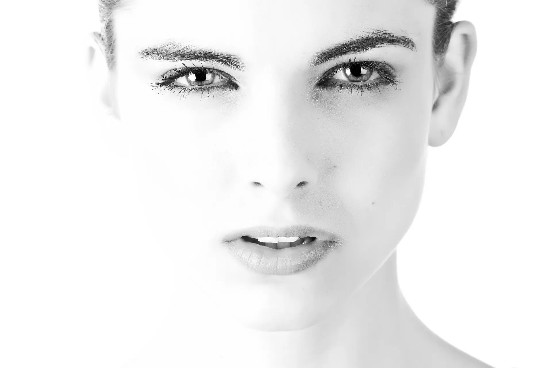 Como rejuvenecer la cara con pequeñas cirugías. Recomendaciones